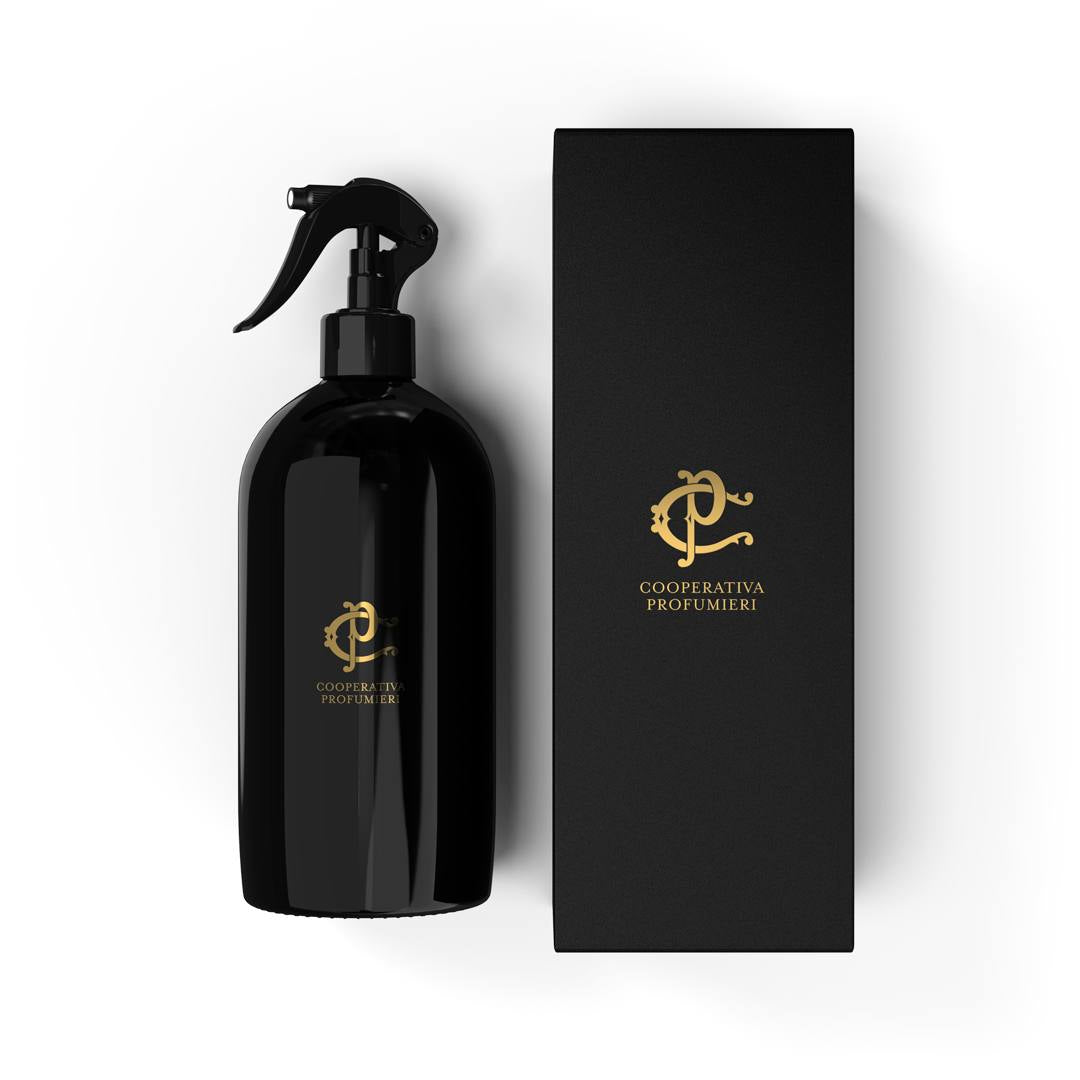 Holziger Raumduft Spray mit Oud, Ambra & Bergamotte | Whispering Woods